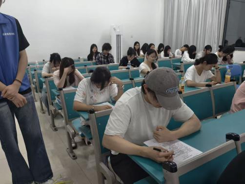 以赛促学强信念 资助育人守诚信...